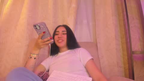 Snapshot of chantall_valkoba chatting on December 18, 3:58 am Chantall online show from December 18, 3:58 am