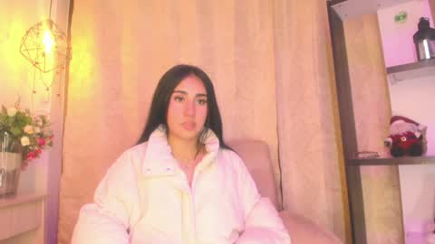 Snapshot of chantall_valkoba chatting on December 24, 6:33 am Chantall online show from December 24, 6:33 am