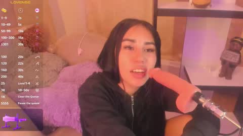 Snapshot of chantall_valkoba chatting on February 13, 9:51 am Chantall online show from February 13, 9:51 am
