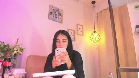 Snapshot of chantall_valkoba chatting on February 20, 4:39 am Chantall online show from February 20, 4:39 am