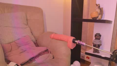 Snapshot of chantall_valkoba chatting on February 24, 7:44 am Chantall online show from February 24, 7:44 am