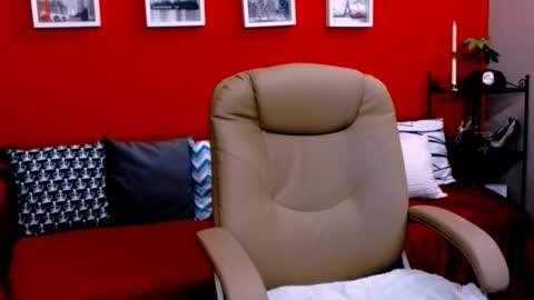 The Queen online show from September 27, 12:48 am