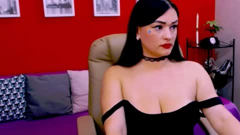 The Queen online show from November 14, 11:13 pm