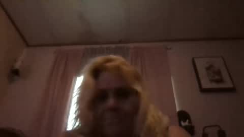 Snapshot of chaosangel33 chatting on January 8, 3:39 pm Ms. Behaving online show from January 8, 3:39 pm
