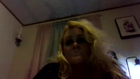 Snapshot of chaosangel33 chatting on January 18, 2:12 pm Ms. Behaving online show from January 18, 2:12 pm