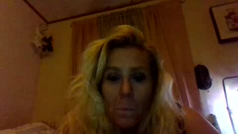 Snapshot of chaosangel33 chatting on March 6, 12:52 pm Ms. Behaving online show from March 6, 12:52 pm