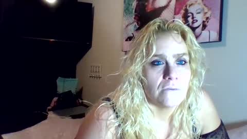 Snapshot of chaosangel33 chatting on September 17, 7:21 am Ms. Behaving online show from September 17, 7:21 am