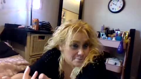 Snapshot of chaosangel33 chatting on September 23, 3:59 pm Ms. Behaving online show from September 23, 3:59 pm