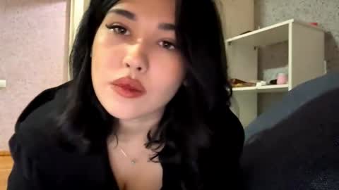 Lola online show from December 20, 3:52 pm