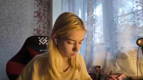 Snapshot of charleneschonert chatting on October 29, 7:54 am Nancy online show from October 29, 7:54 am