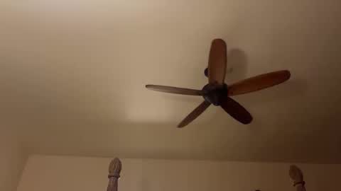 Snapshot of charles4002 chatting on February 6, 2:16 am charles4002 online show from February 6, 2:16 am