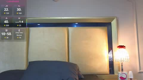 charlesbrown_ online show from October 15, 11:32 am