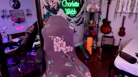 Charlette Webb online show from November 17, 5:35 am