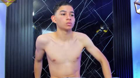 Snapshot of charleynova chatting on March 31, 7:47 pm charleynova online show from March 31, 7:47 pm