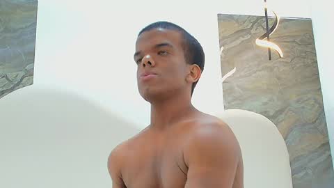 charlie_walkerr online show from May 16, 12:40 am