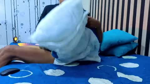 Snapshot of charlies_fox chatting on April 1, 7:11 pm charlies_fox online show from April 1, 7:11 pm