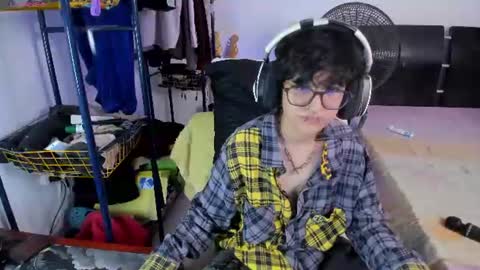 Snapshot of charlietaylorr__ chatting on June 19, 5:23 am Charlie online show from June 19, 5:23 am
