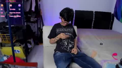 Snapshot of charlietaylorr__ chatting on June 21, 3:31 am Charlie online show from June 21, 3:31 am