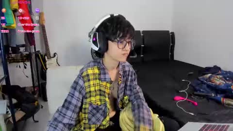 Snapshot of charlietaylorr__ chatting on July 14, 12:24 am Charlie online show from July 14, 12:24 am