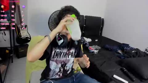 Snapshot of charlietaylorr__ chatting on July 19, 2:26 am Charlie online show from July 19, 2:26 am