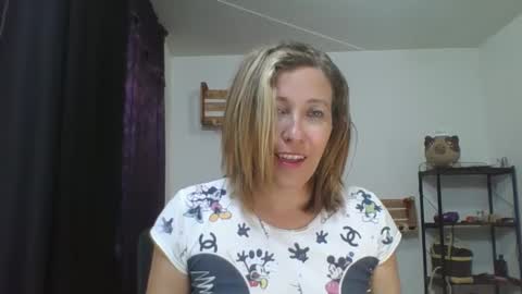 Snapshot of charlot_ponze chatting on December 10, 2:48 am charlott online show from December 10, 2:48 am