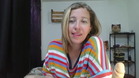 Snapshot of charlot_ponze chatting on December 24, 5:38 am charlott online show from December 24, 5:38 am