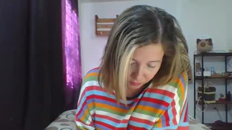 Snapshot of charlot_ponze chatting on December 27, 8:07 pm charlott online show from December 27, 8:07 pm