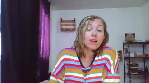 Snapshot of charlot_ponze chatting on January 3, 6:03 pm charlott online show from January 3, 6:03 pm