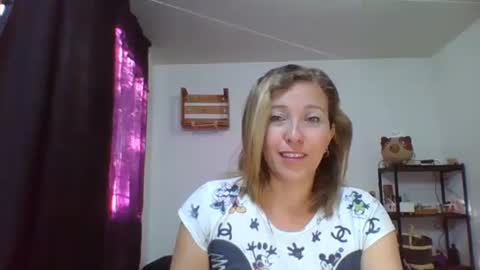 Snapshot of charlot_ponze chatting on January 9, 10:41 pm charlott online show from January 9, 10:41 pm