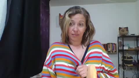 Snapshot of charlot_ponze chatting on January 18, 5:10 am charlott online show from January 18, 5:10 am