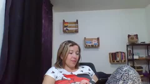 Snapshot of charlot_ponze chatting on January 21, 12:46 am charlott online show from January 21, 12:46 am
