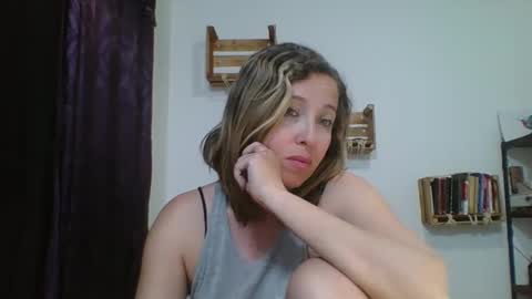 Snapshot of charlot_ponze chatting on February 14, 5:19 am charlott online show from February 14, 5:19 am