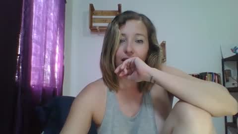 Snapshot of charlot_ponze chatting on February 14, 7:23 pm charlott online show from February 14, 7:23 pm