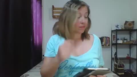Snapshot of charlot_ponze chatting on February 15, 6:23 pm charlott online show from February 15, 6:23 pm