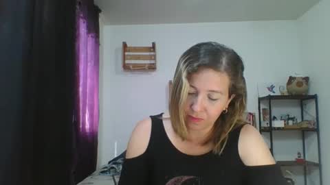 Snapshot of charlot_ponze chatting on February 16, 6:43 pm charlott online show from February 16, 6:43 pm
