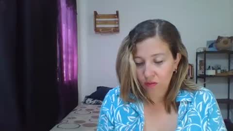 Snapshot of charlot_ponze chatting on March 6, 6:59 pm charlott online show from March 6, 6:59 pm