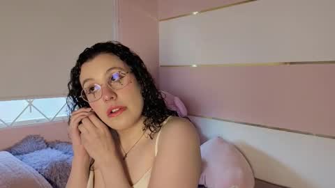 Snapshot of charlote__miller chatting on October 1, 11:27 am You honey online show from October 1, 11:27 am