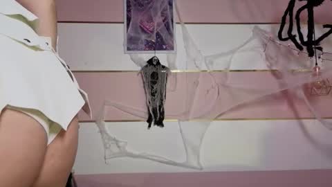 Snapshot of charlote__miller chatting on October 30, 11:44 am You honey online show from October 30, 11:44 am