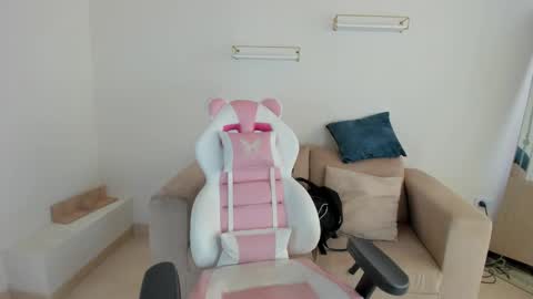    online show from September 19, 8:09 pm