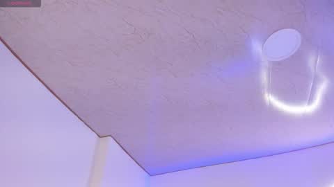 Snapshot of charlote_cowell_sub_ chatting on November 6, 6:53 pm online show from November 6, 6:53 pm