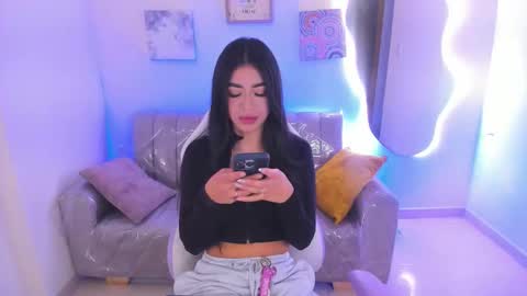 Snapshot of charlote_cowell_sub_ chatting on January 15, 6:11 pm online show from January 15, 6:11 pm