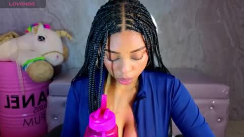 Snapshot of charlote_fun_a chatting on April 21, 12:33 pm Charlote online show from April 21, 12:33 pm