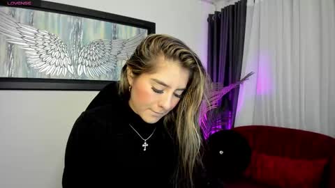 Snapshot of charlote_horny chatting on September 18, 11:45 am Charlote online show from September 18, 11:45 am