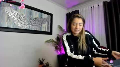 Snapshot of charlote_horny chatting on September 29, 11:37 am Charlote online show from September 29, 11:37 am