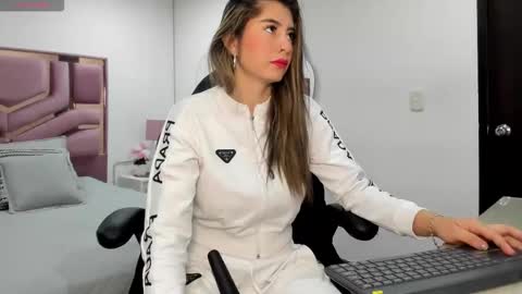 Snapshot of charlote_horny chatting on October 15, 11:32 am Charlote online show from October 15, 11:32 am