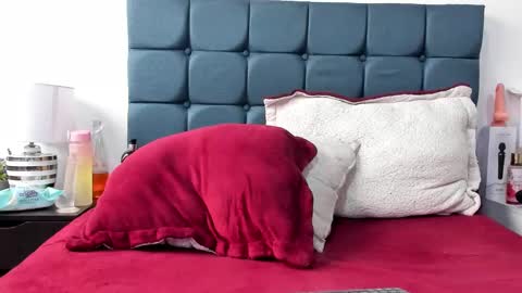 Snapshot of charlott_lens chatting on February 4, 4:39 pm Charlott online show from February 4, 4:39 pm