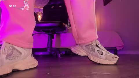 Snapshot of charlotte__grey chatting on February 15, 11:52 am charlotte grey online show from February 15, 11:52 am