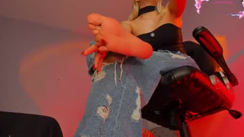 Snapshot of charlotte__grey chatting on April 4, 6:49 pm charlotte grey online show from April 4, 6:49 pm