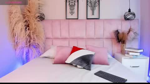 Daniela online show from December 19, 3:35 am