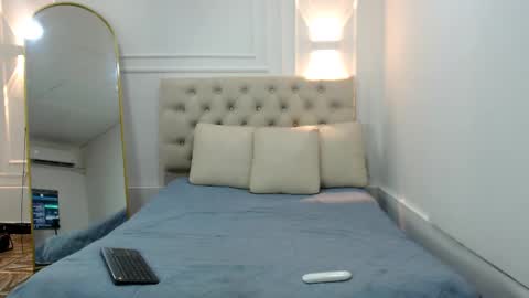 charlottte y dante online show from December 2, 3:34 am